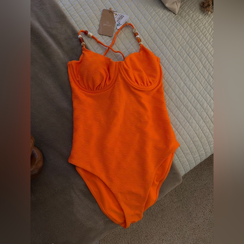 BERLOOK  Textured Underwire One-Piece Swimsuit